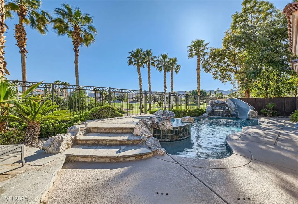 151 Cliff Valley, Las Vegas, NV 89148