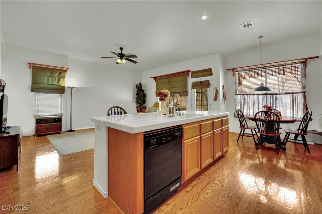 9142 Royal Monarch, Las Vegas, NV 89147