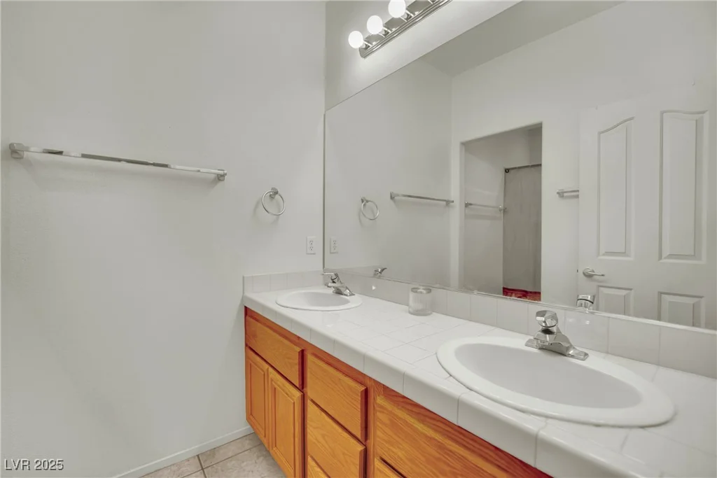 9142 Royal Monarch, Las Vegas, NV 89147