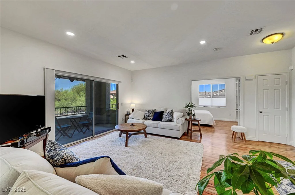 1001 Domnus, Las Vegas, NV 89144