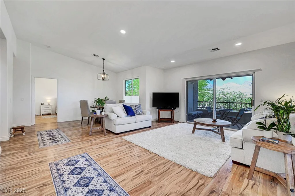 1001 Domnus, Las Vegas, NV 89144