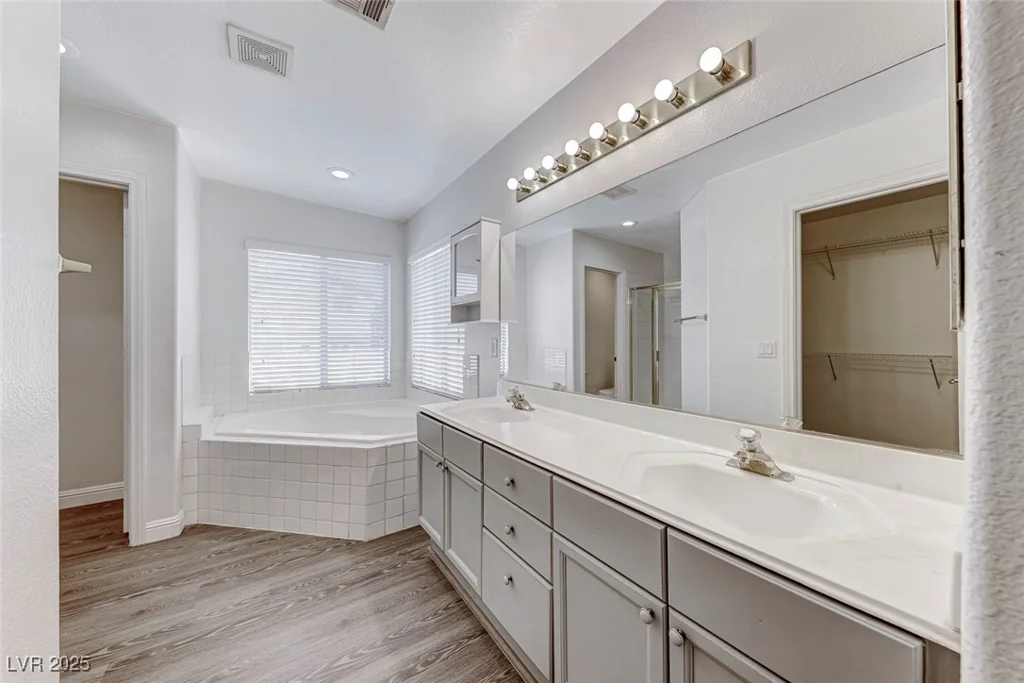 11028 Meadow Leaf, Las Vegas, NV 89144