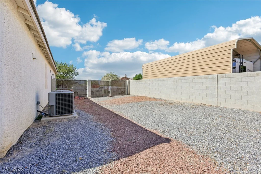 564 Lampshire, Pahrump, NV 89060