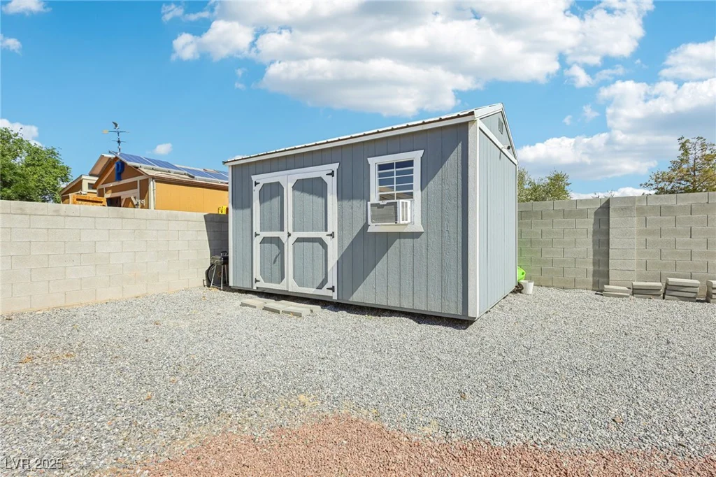 564 Lampshire, Pahrump, NV 89060
