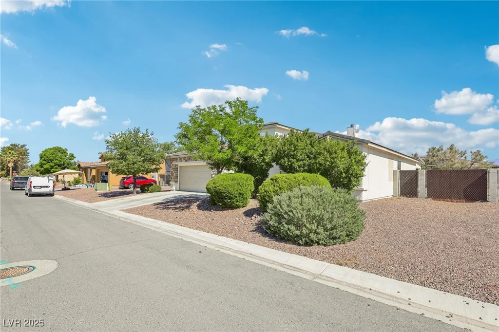 564 Lampshire, Pahrump, NV 89060