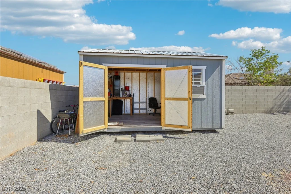 564 Lampshire, Pahrump, NV 89060