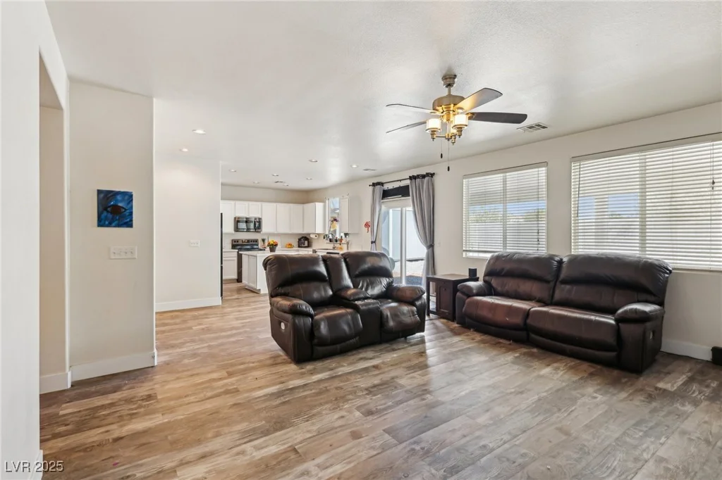 564 Lampshire, Pahrump, NV 89060