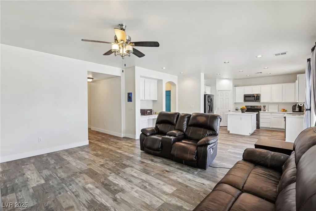 564 Lampshire, Pahrump, NV 89060