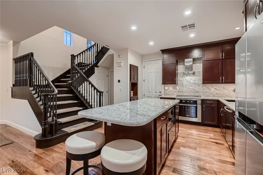 2435 Granada Bluff, Las Vegas, NV 89135