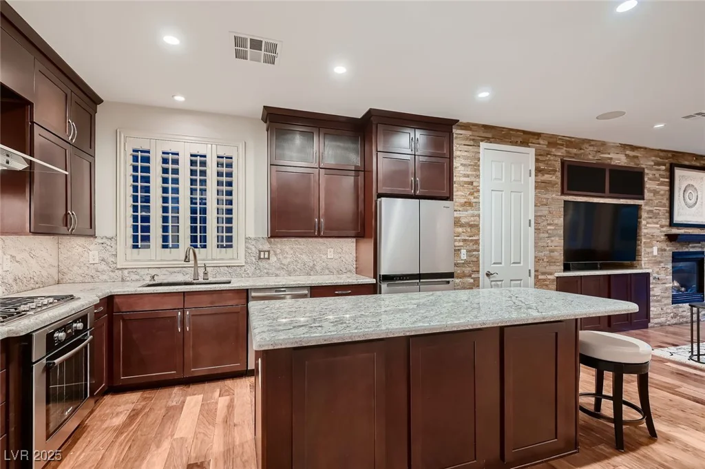 2435 Granada Bluff, Las Vegas, NV 89135