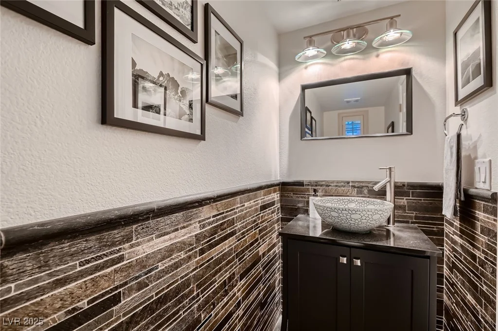 2435 Granada Bluff, Las Vegas, NV 89135