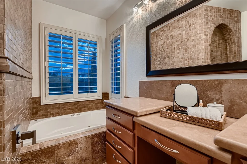 2435 Granada Bluff, Las Vegas, NV 89135