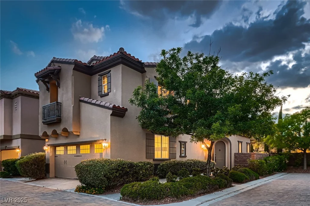 2435 Granada Bluff, Las Vegas, NV 89135