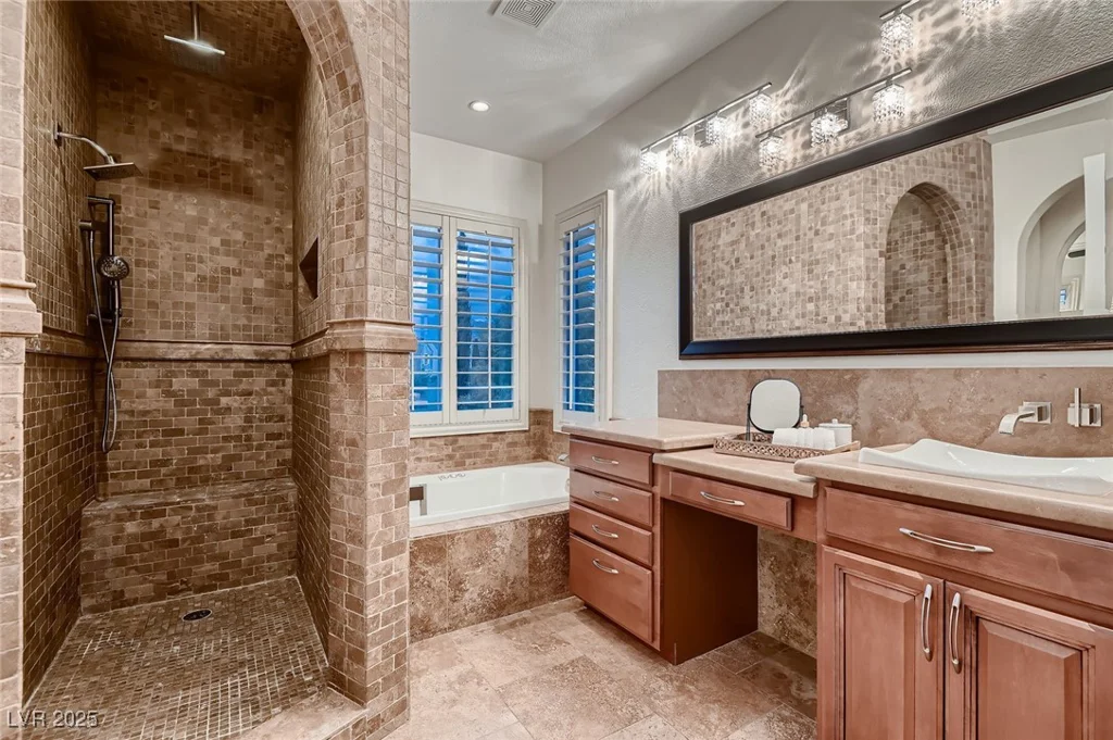 2435 Granada Bluff, Las Vegas, NV 89135