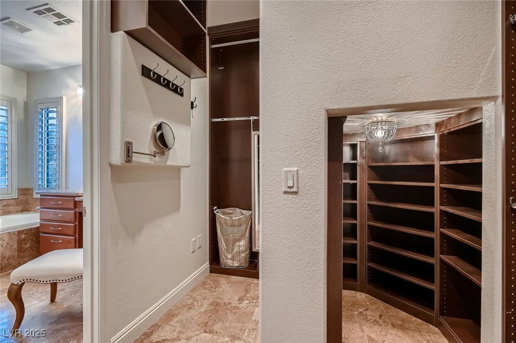 2435 Granada Bluff, Las Vegas, NV 89135