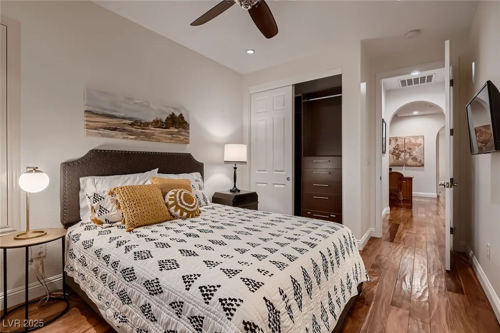 2435 Granada Bluff, Las Vegas, NV 89135