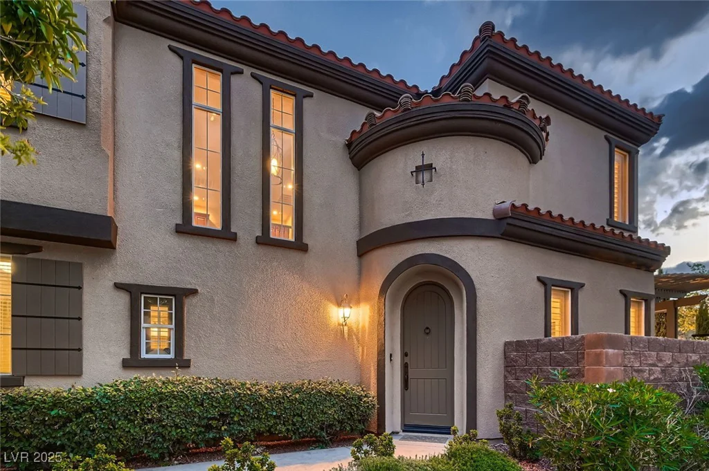 2435 Granada Bluff, Las Vegas, NV 89135