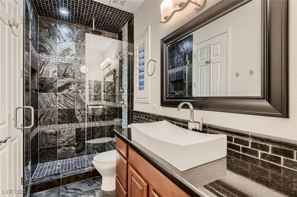 2435 Granada Bluff, Las Vegas, NV 89135