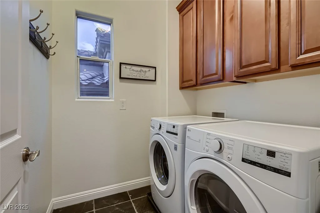 2435 Granada Bluff, Las Vegas, NV 89135