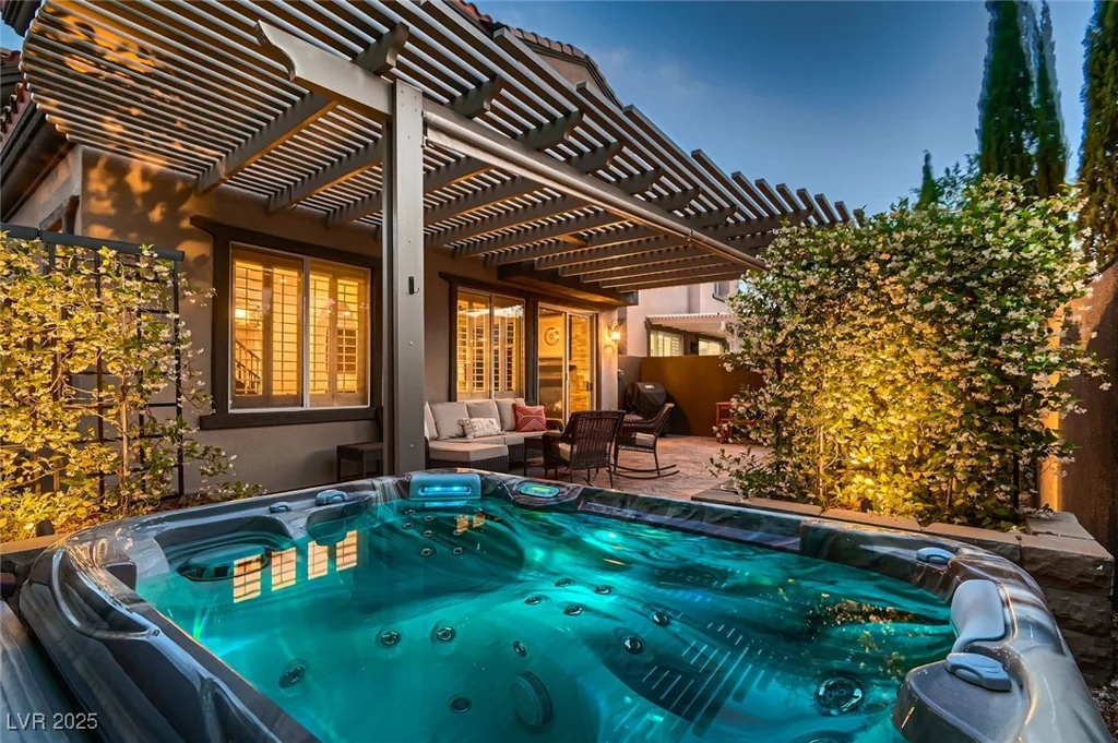 2435 Granada Bluff, Las Vegas, NV 89135
