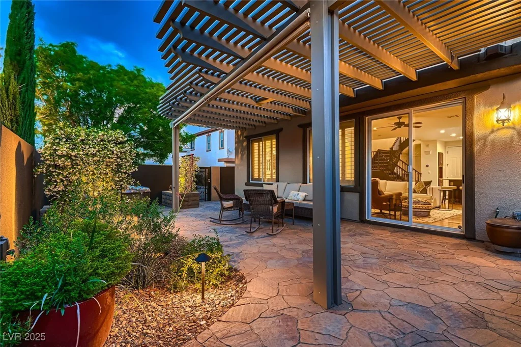2435 Granada Bluff, Las Vegas, NV 89135