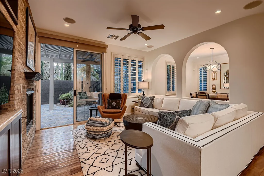 2435 Granada Bluff, Las Vegas, NV 89135