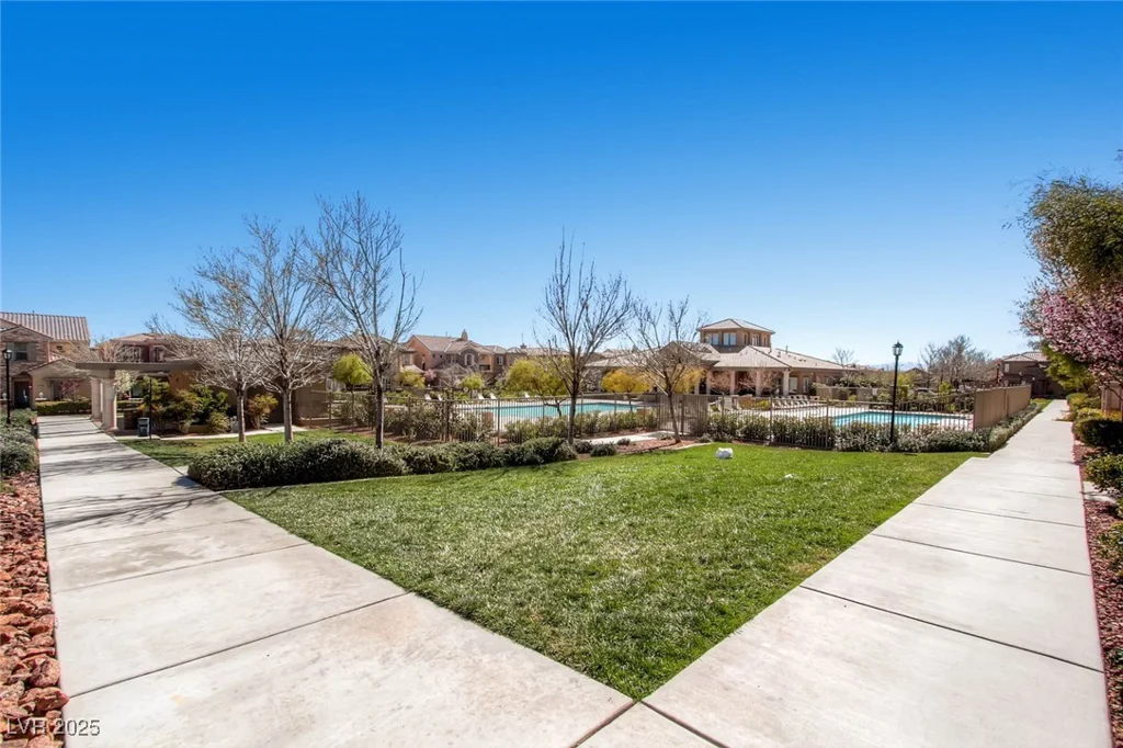 2435 Granada Bluff, Las Vegas, NV 89135
