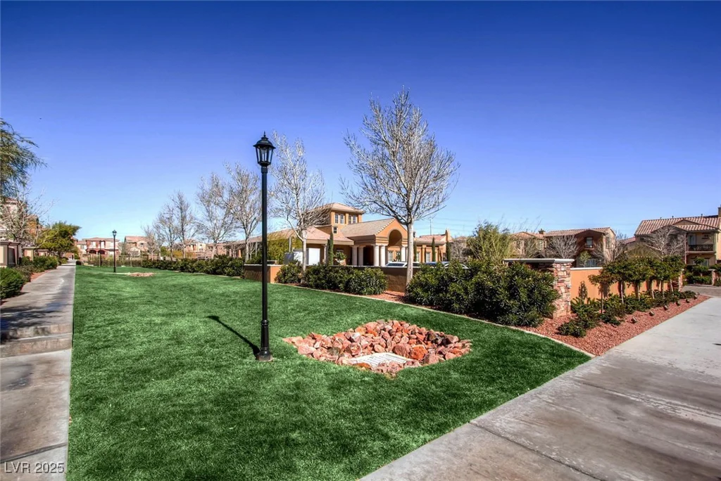 2435 Granada Bluff, Las Vegas, NV 89135