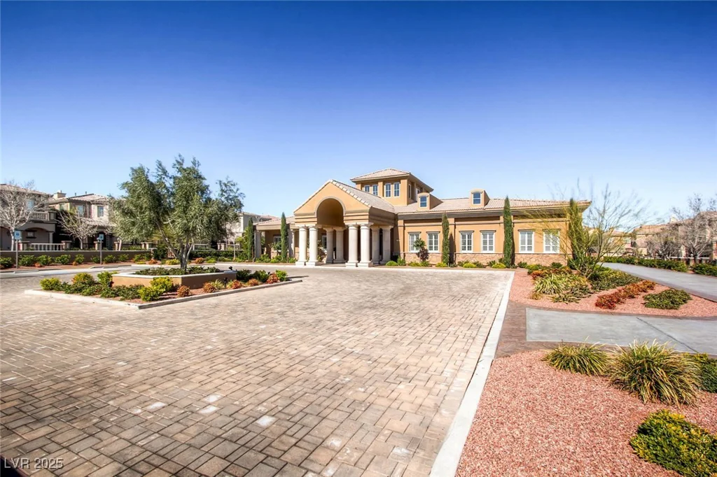 2435 Granada Bluff, Las Vegas, NV 89135