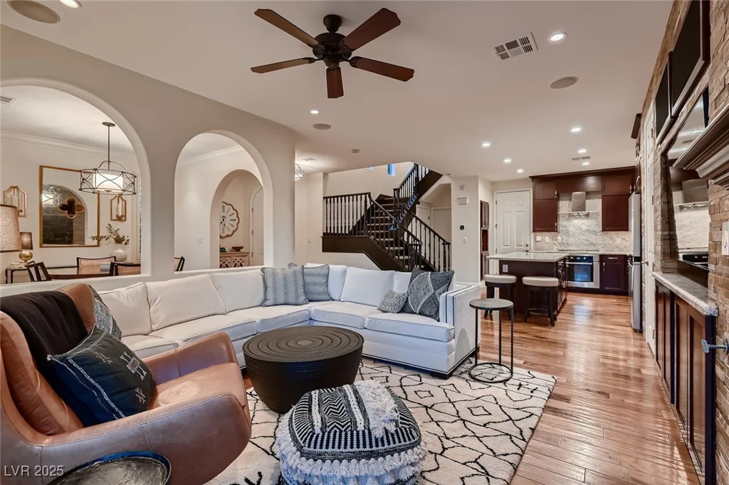 2435 Granada Bluff, Las Vegas, NV 89135