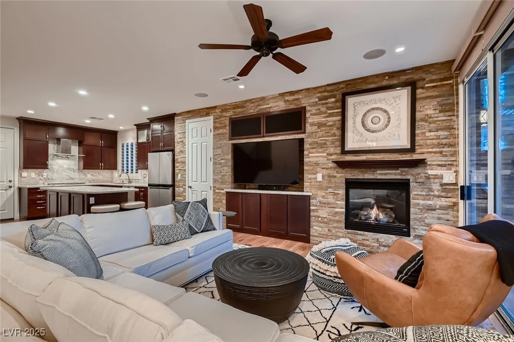 2435 Granada Bluff, Las Vegas, NV 89135