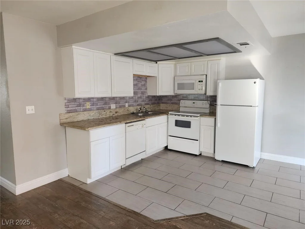 4300 Lamont, Las Vegas, NV 89115