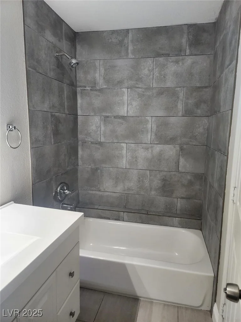 4300 Lamont, Las Vegas, NV 89115
