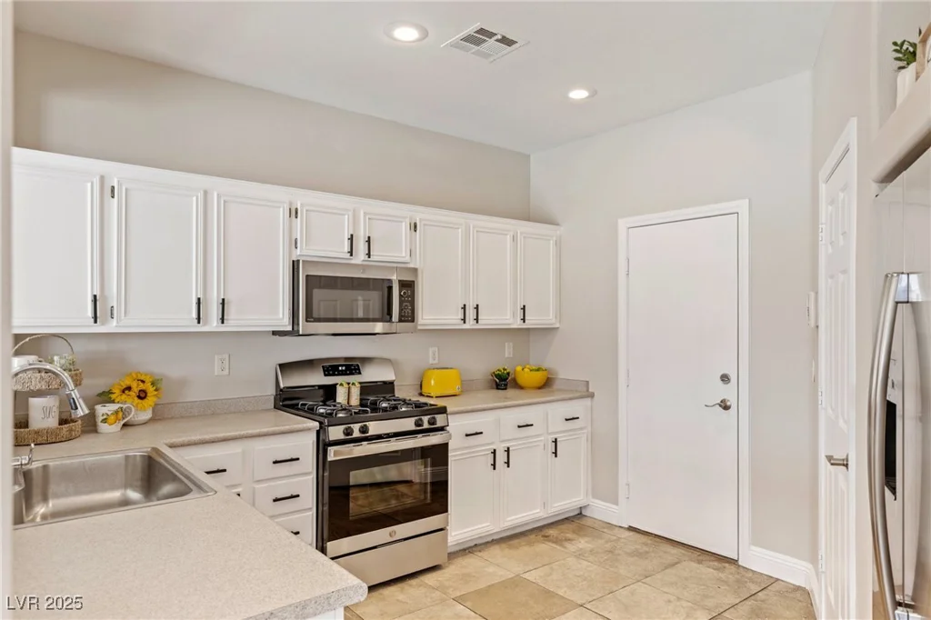 8507 TITANIA, Las Vegas, NV 89147