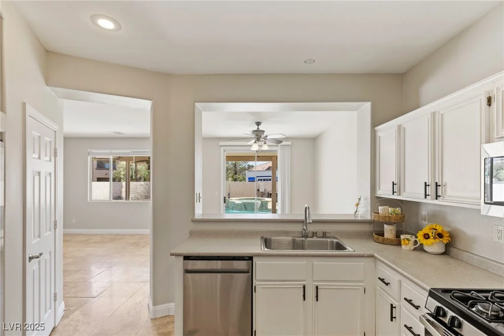 8507 TITANIA, Las Vegas, NV 89147