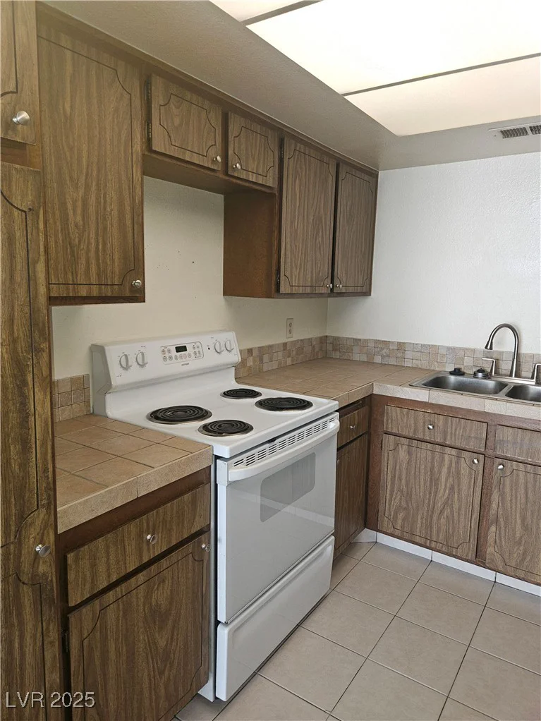 1128 Willow Tree, Las Vegas, NV 89128