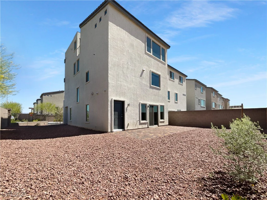 7791 Misty Oaks, Las Vegas, NV 89113