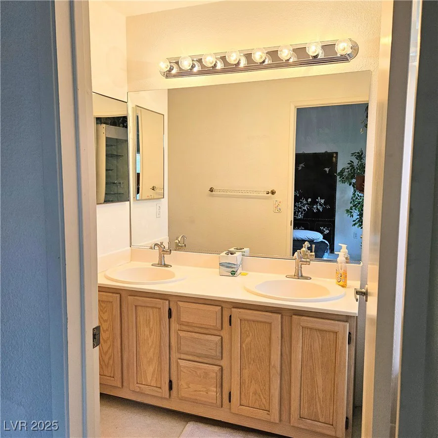 5415 Harmon, Las Vegas, NV 89103