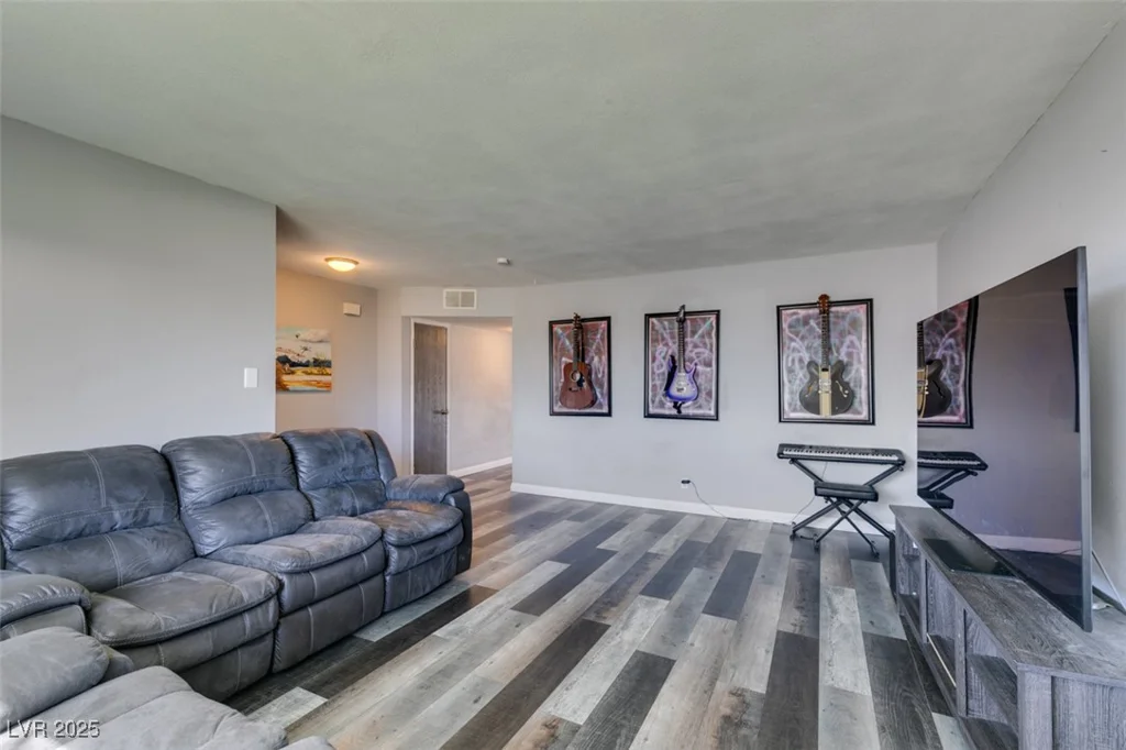 100 Huntly, Las Vegas, NV 89145