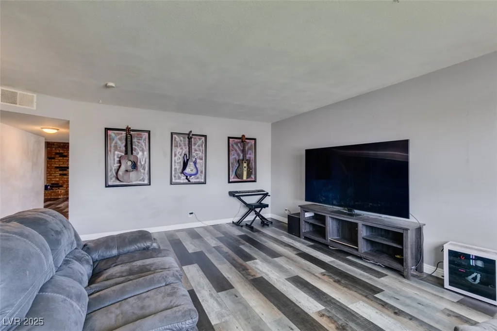 100 Huntly, Las Vegas, NV 89145