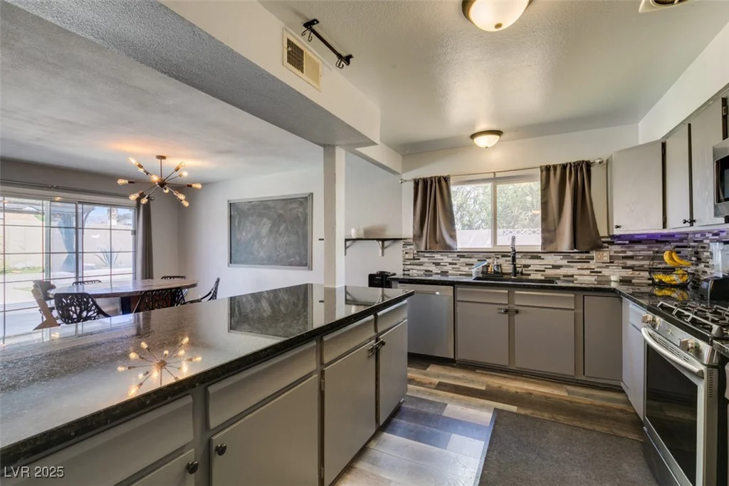 100 Huntly, Las Vegas, NV 89145