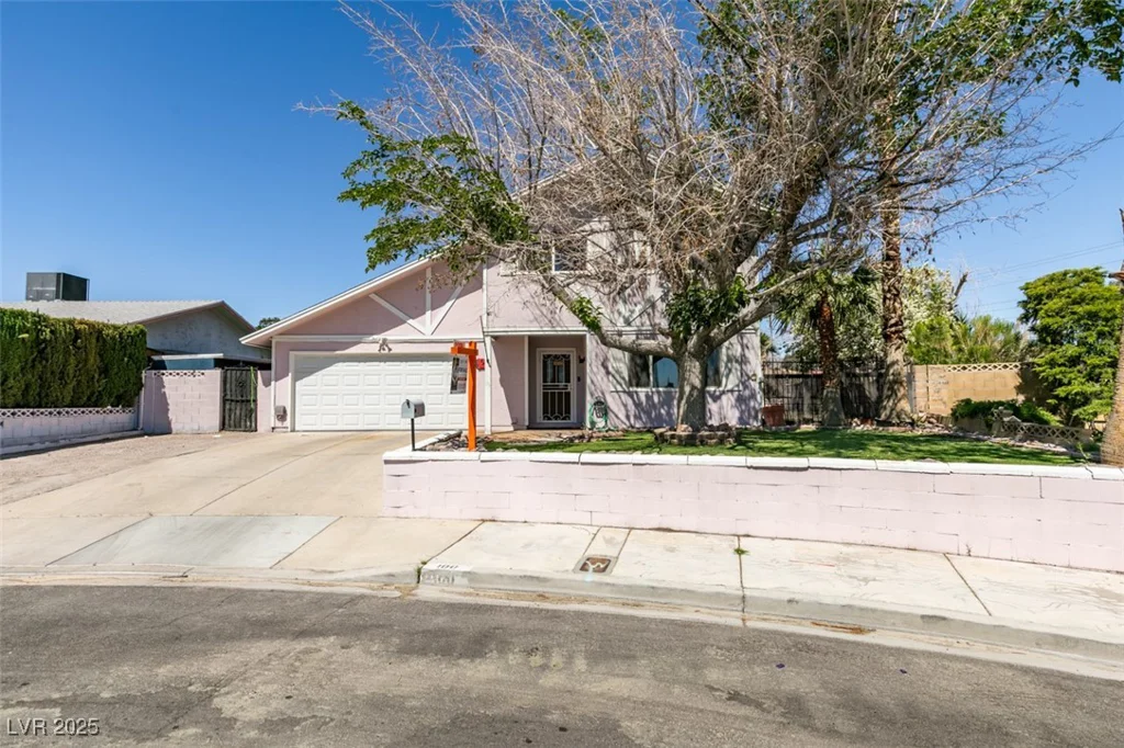 100 Huntly, Las Vegas, NV 89145