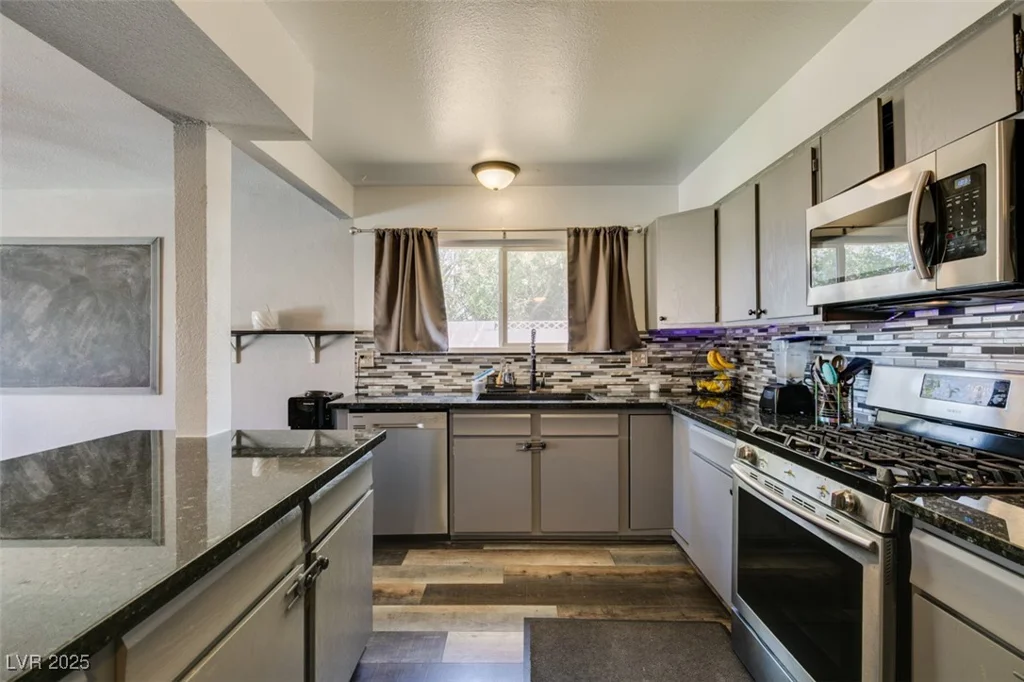 100 Huntly, Las Vegas, NV 89145