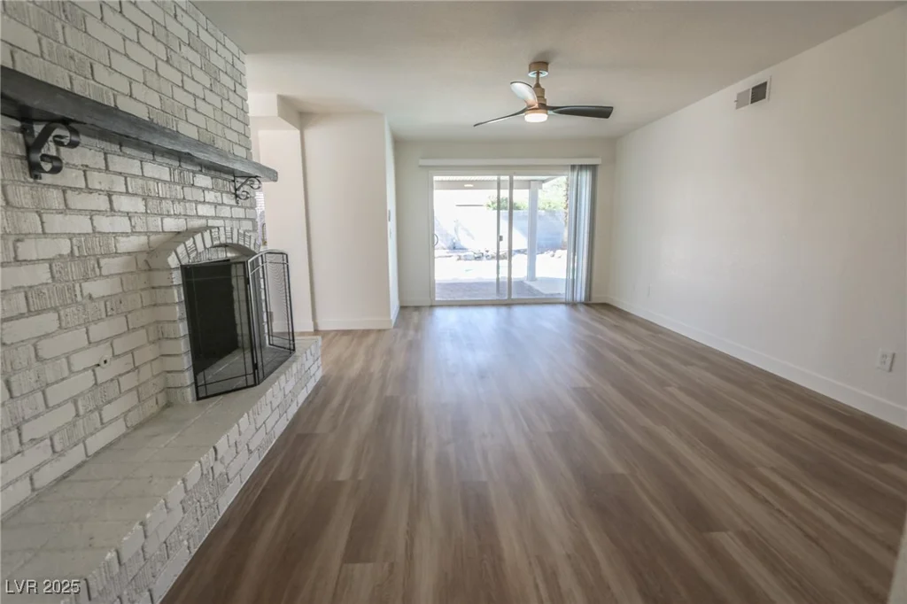 6842 Greengrove, Las Vegas, NV 89103