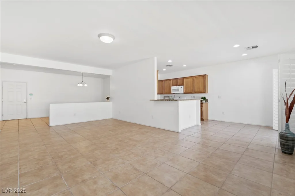7448 Lintwhite, North Las Vegas, NV 89084