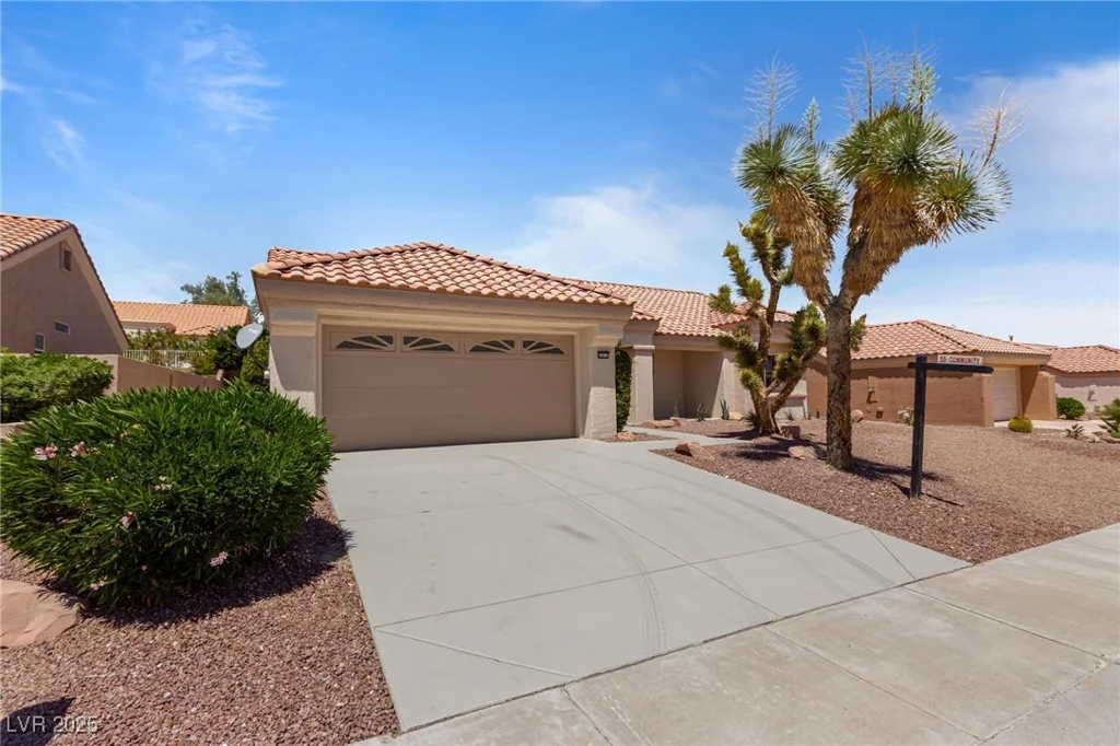 2913 Hawksdale, Las Vegas, NV 89134