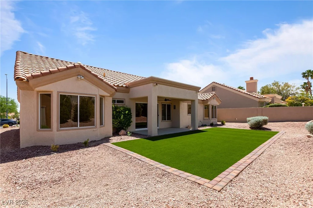2913 Hawksdale, Las Vegas, NV 89134