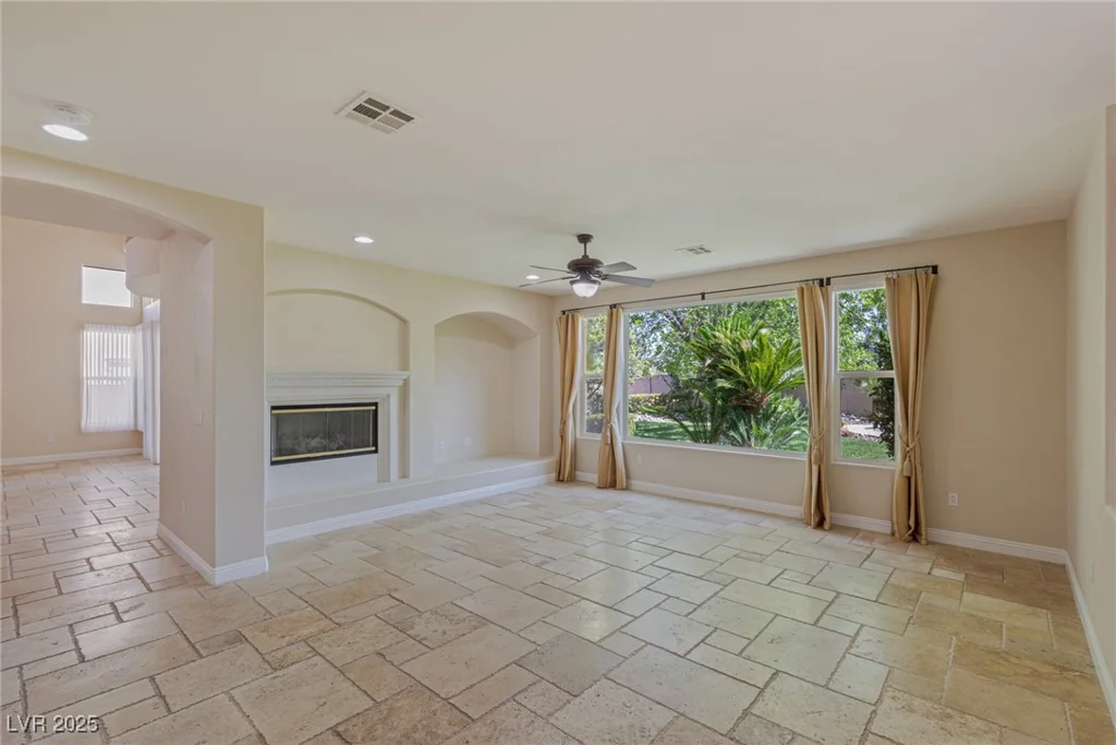 10761 Capesthorne, Las Vegas, NV 89135