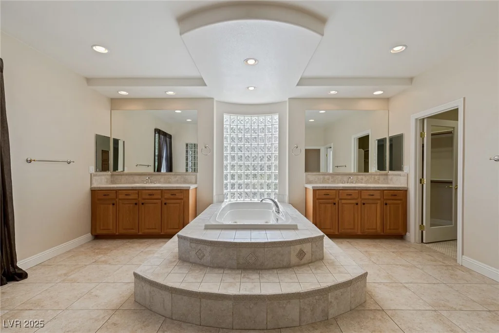 10761 Capesthorne, Las Vegas, NV 89135
