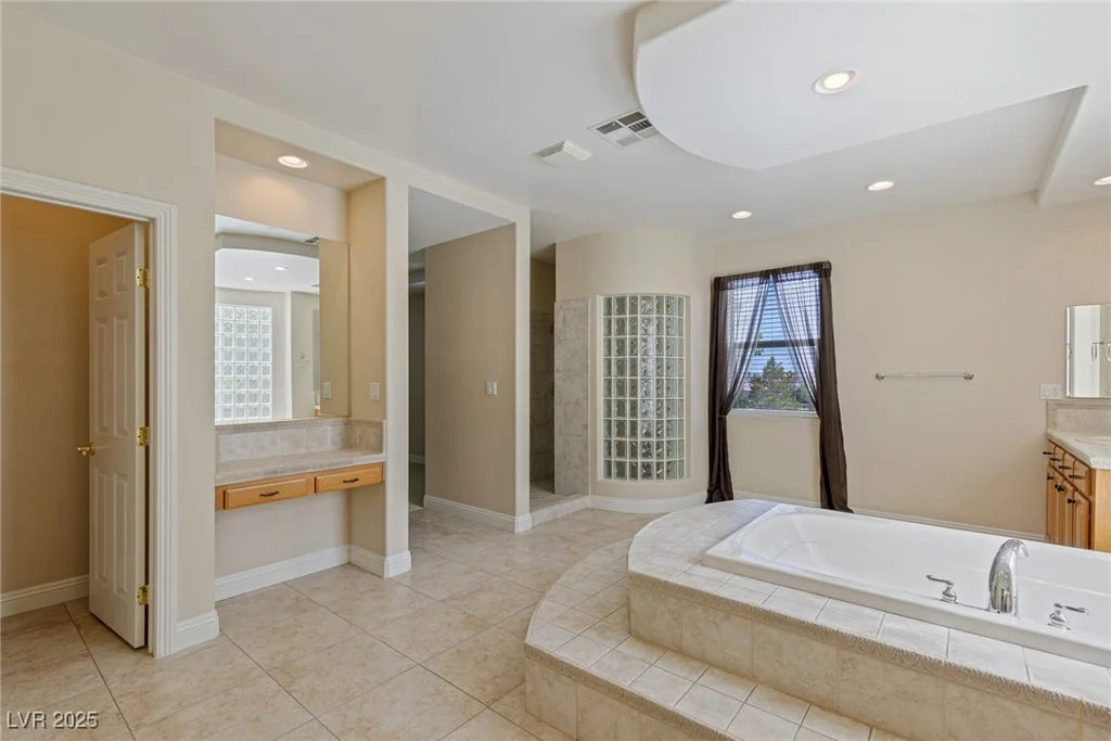 10761 Capesthorne, Las Vegas, NV 89135
